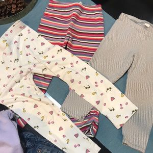 Set of three leggings.